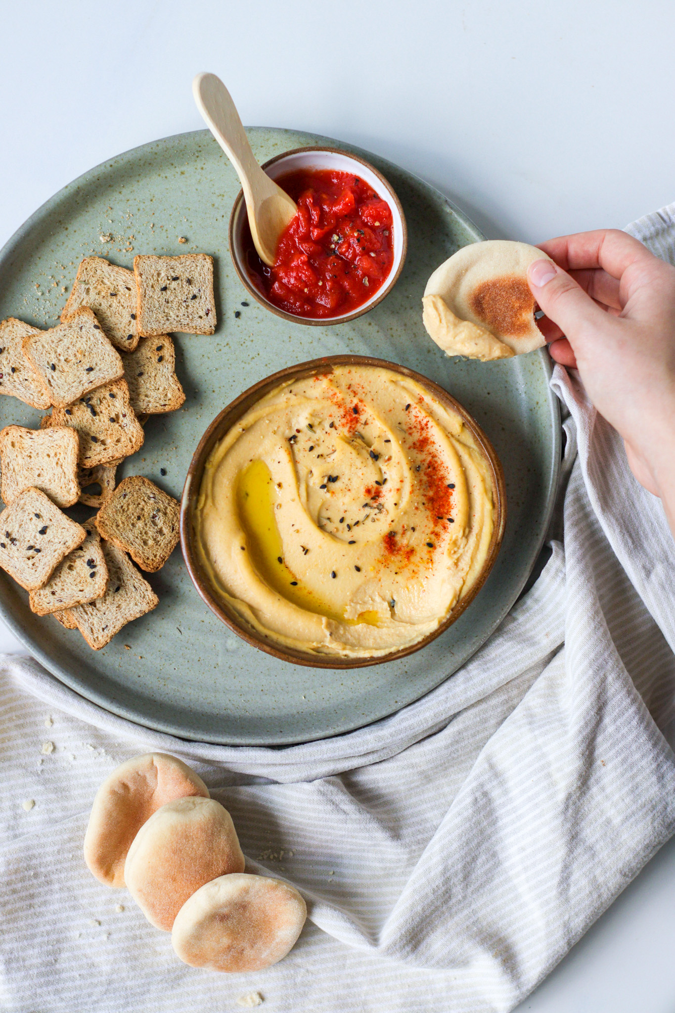 hommus de grão-de-bico caseiro muito cremoso e fácil
