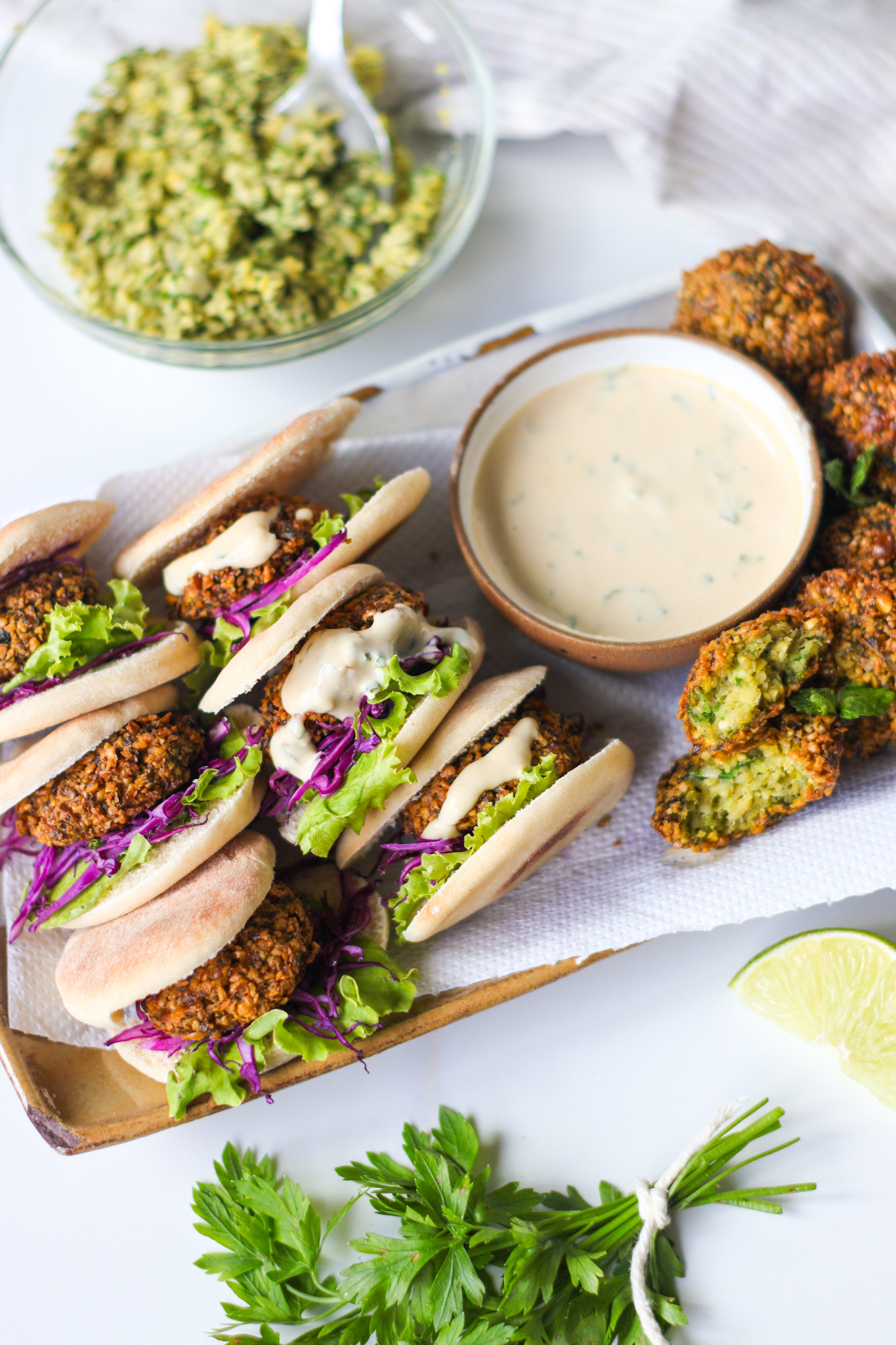 falafel, bolinho de grão de bico proteico 