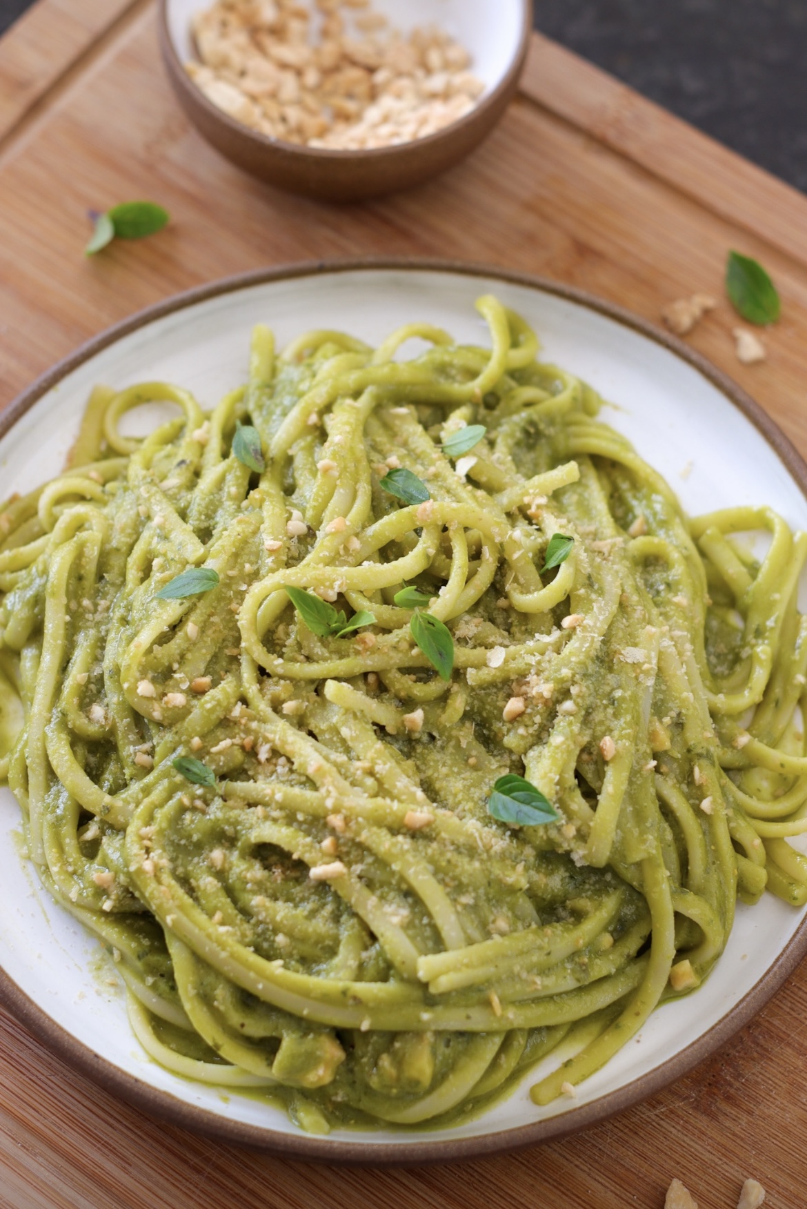 macarrão ao pesto de abacate