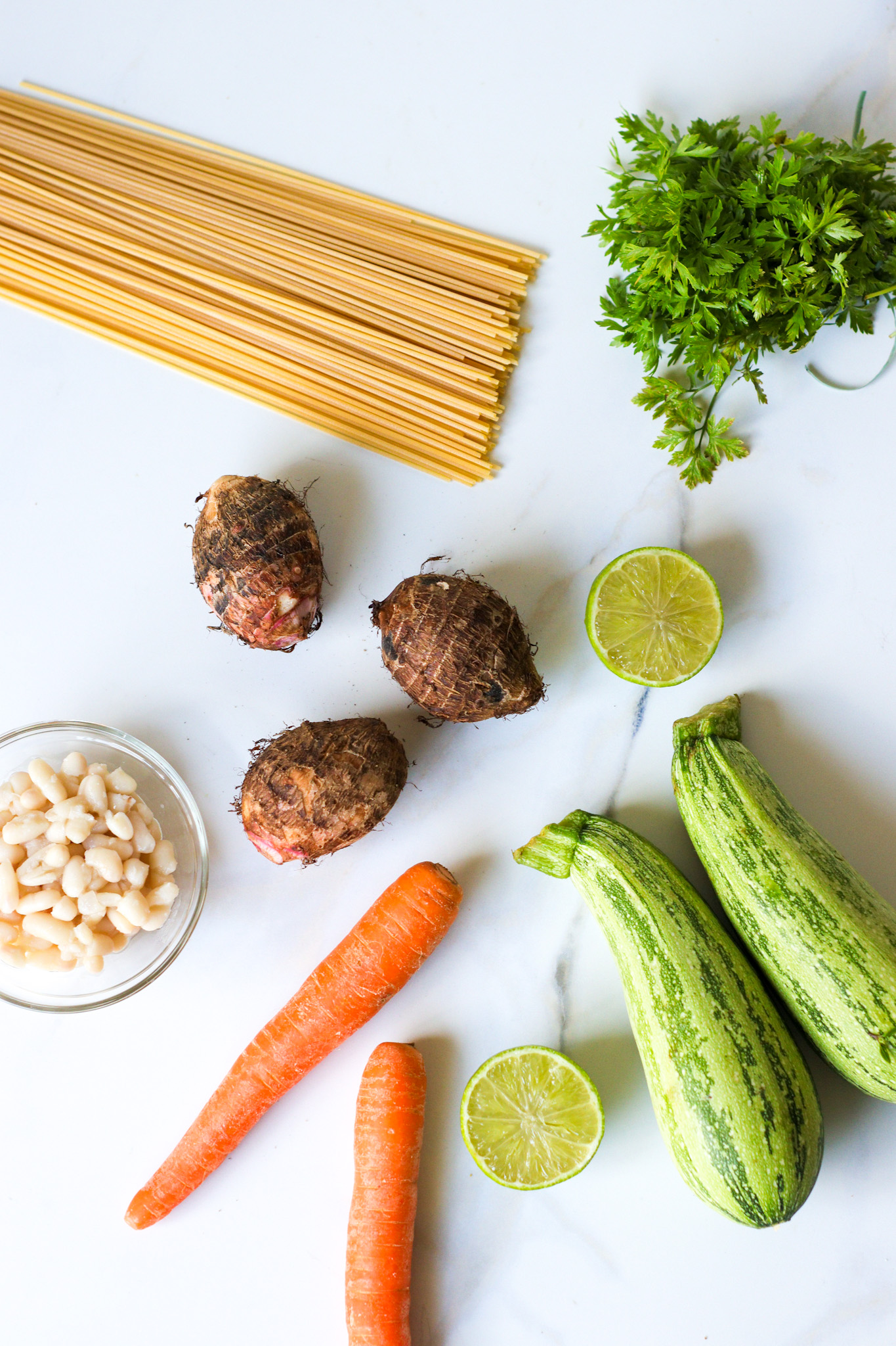 ingredientes do macarrão de legumes 