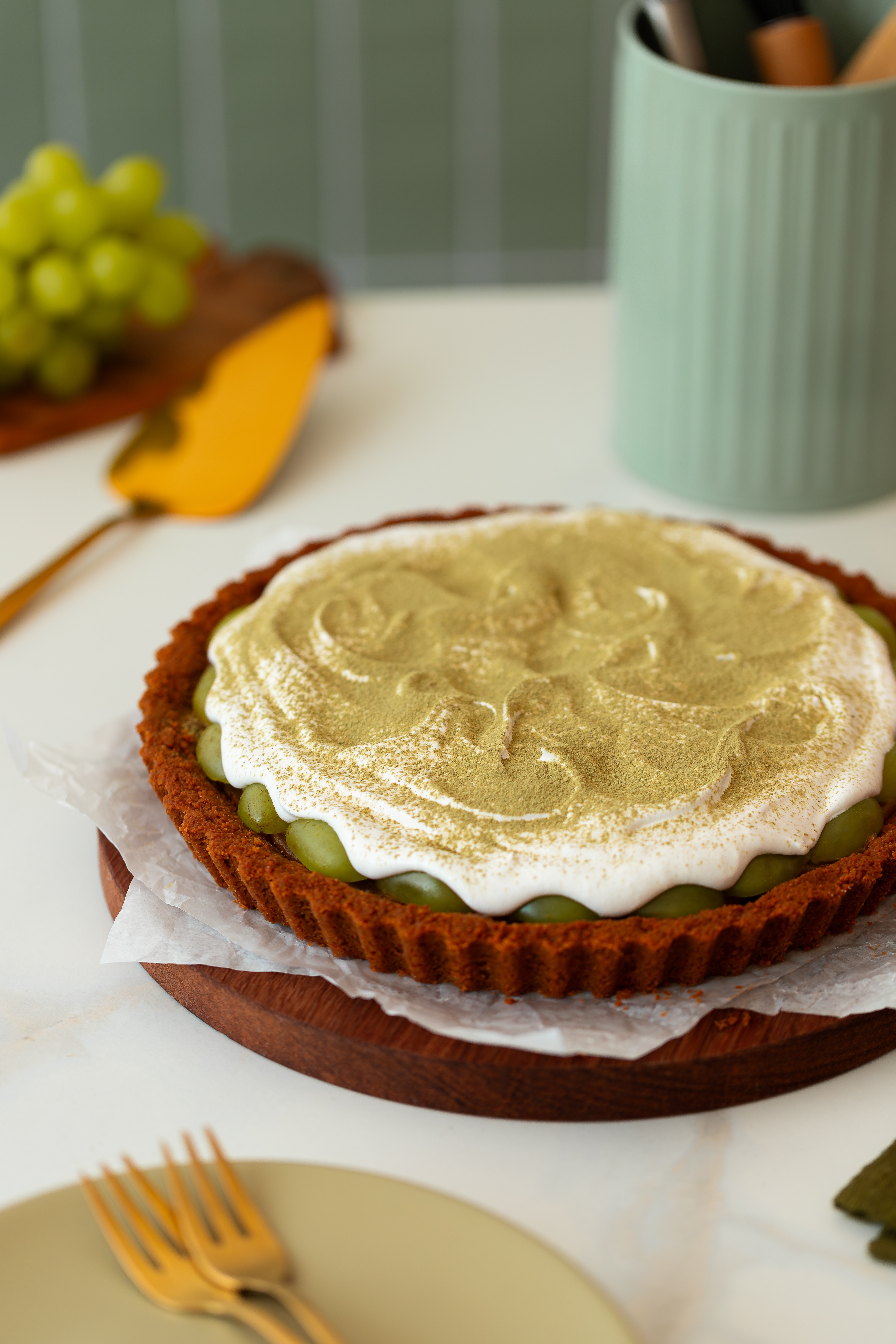 torta de uva vegana com doce de leite e chantilly