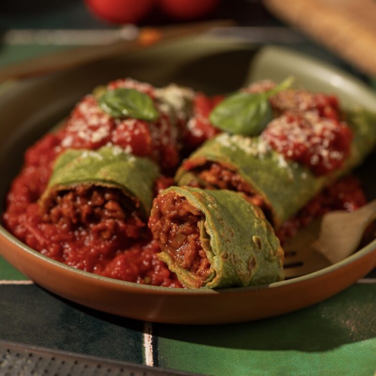 Panqueca de espinafre recheada com carne de soja (vegano)