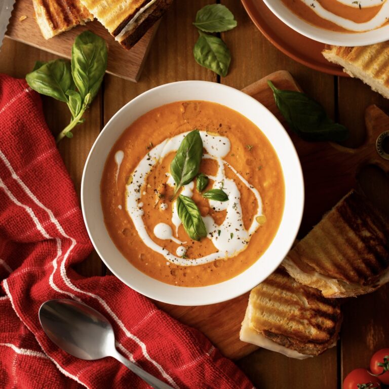 sopa de tomate com queijo quente