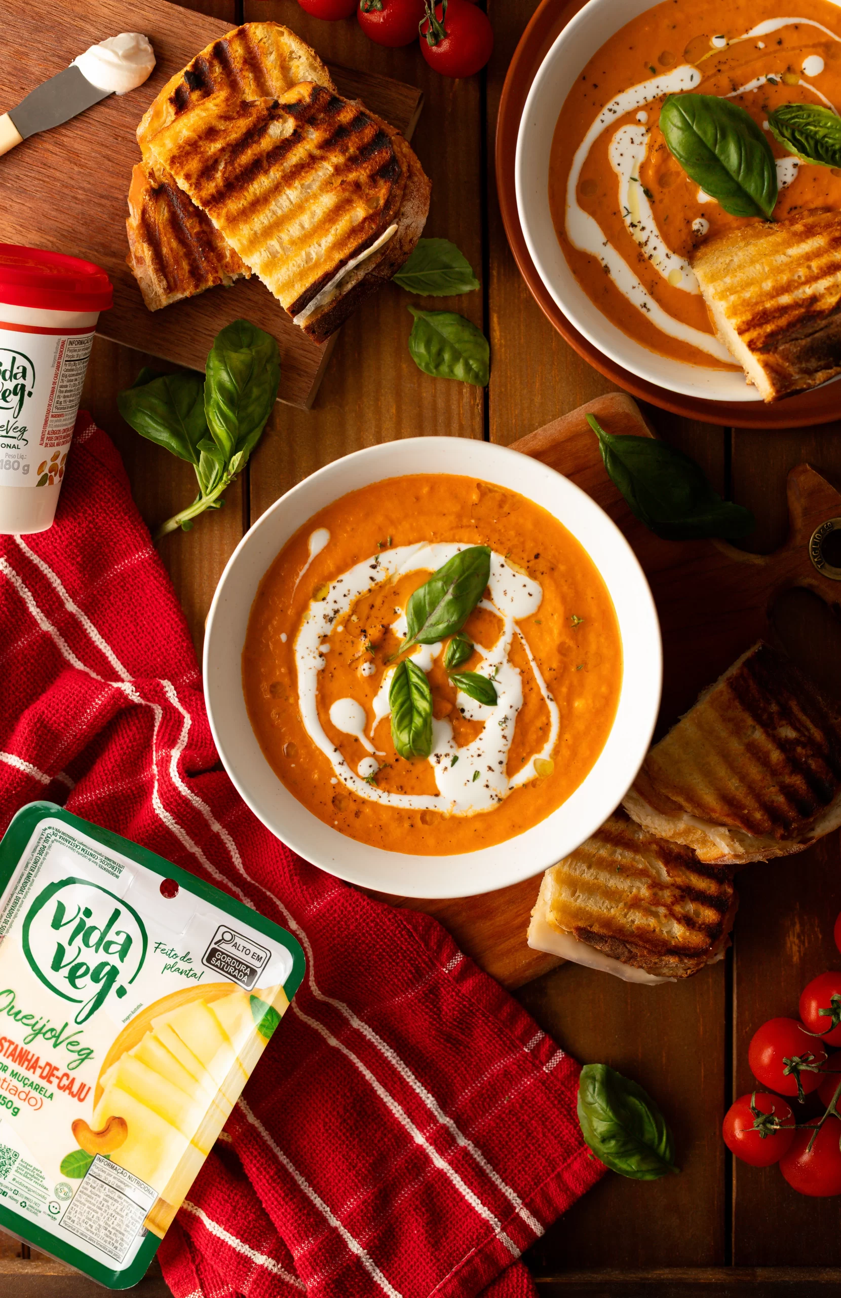 Sopa de Tomate com Queijo Quente